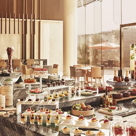 Taj Bangalore Devanahalli Ngoại thất bức ảnh The buffet at the hotel