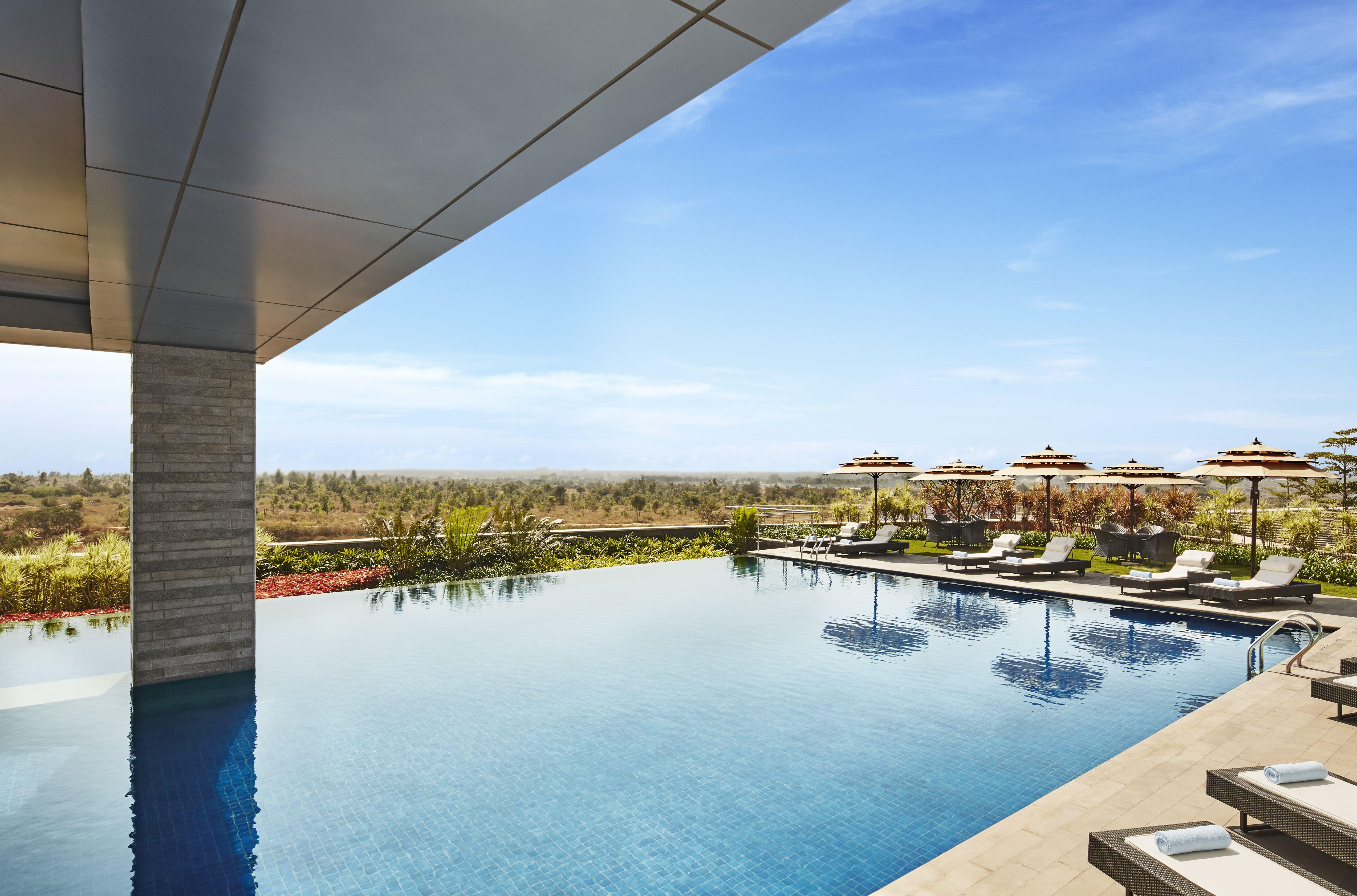 Taj Bangalore Devanahalli Ngoại thất bức ảnh The pool at the Westin Hyderabad