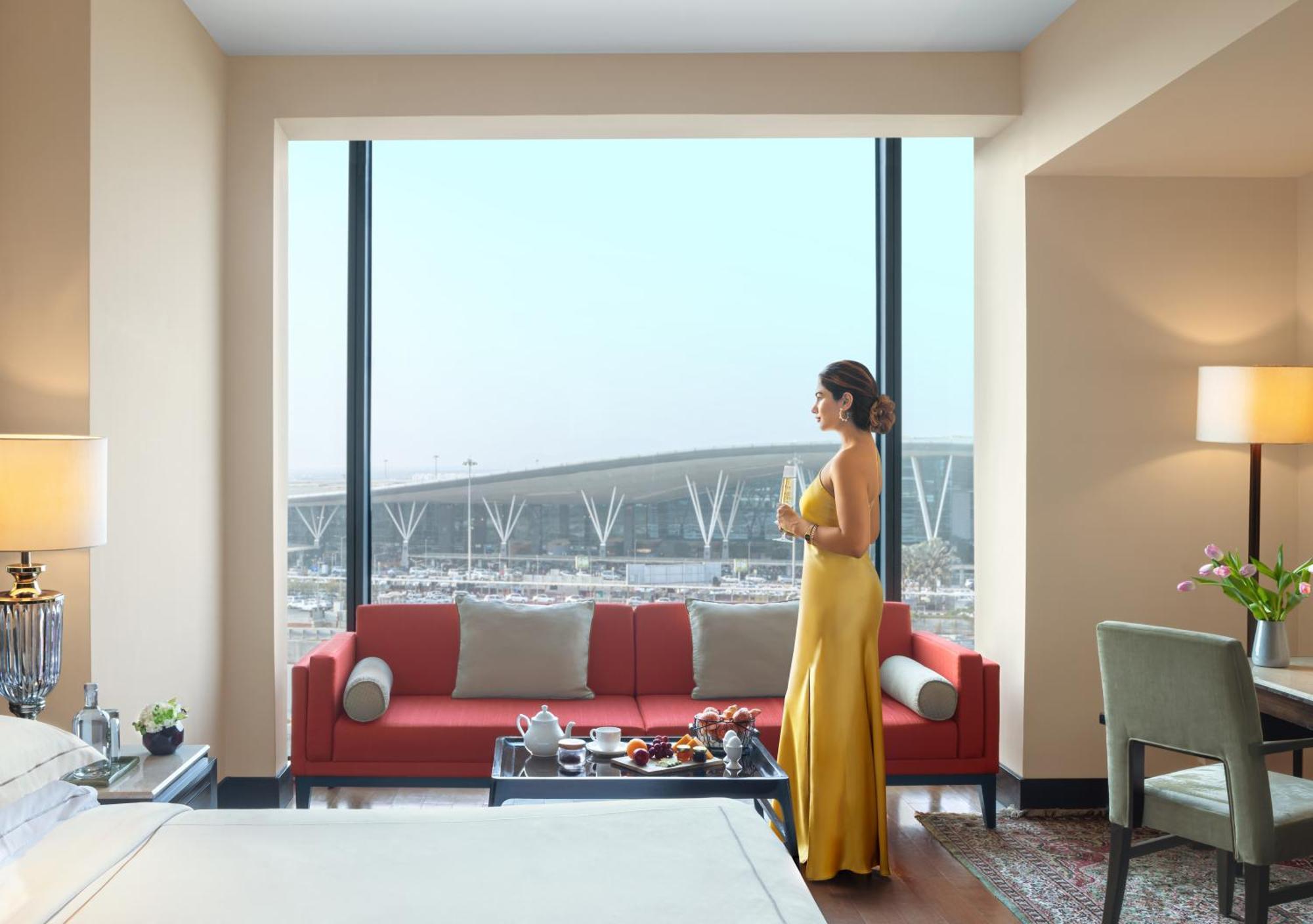 Taj Bangalore Devanahalli Ngoại thất bức ảnh A guest suite at the hotel