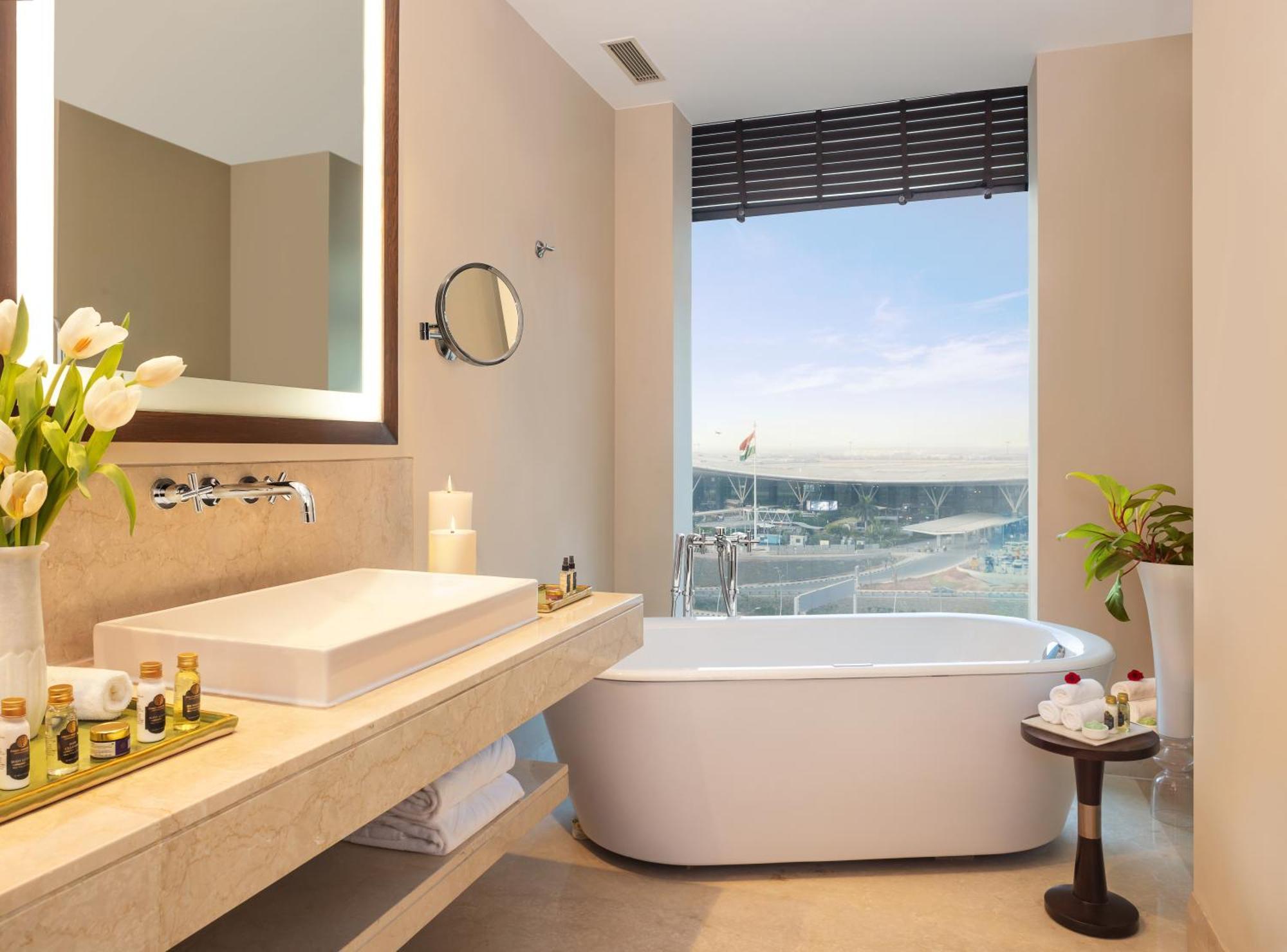 Taj Bangalore Devanahalli Ngoại thất bức ảnh A bathroom in a hotel