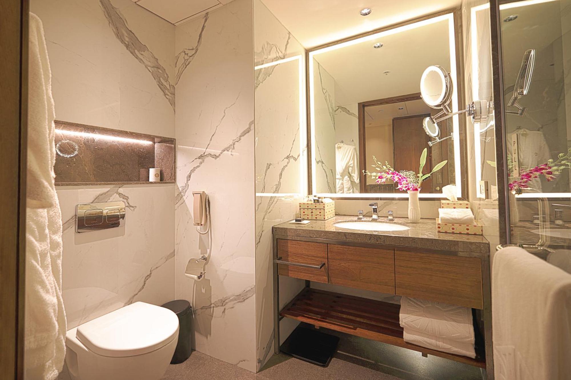 Taj Bangalore Devanahalli Ngoại thất bức ảnh Bathroom