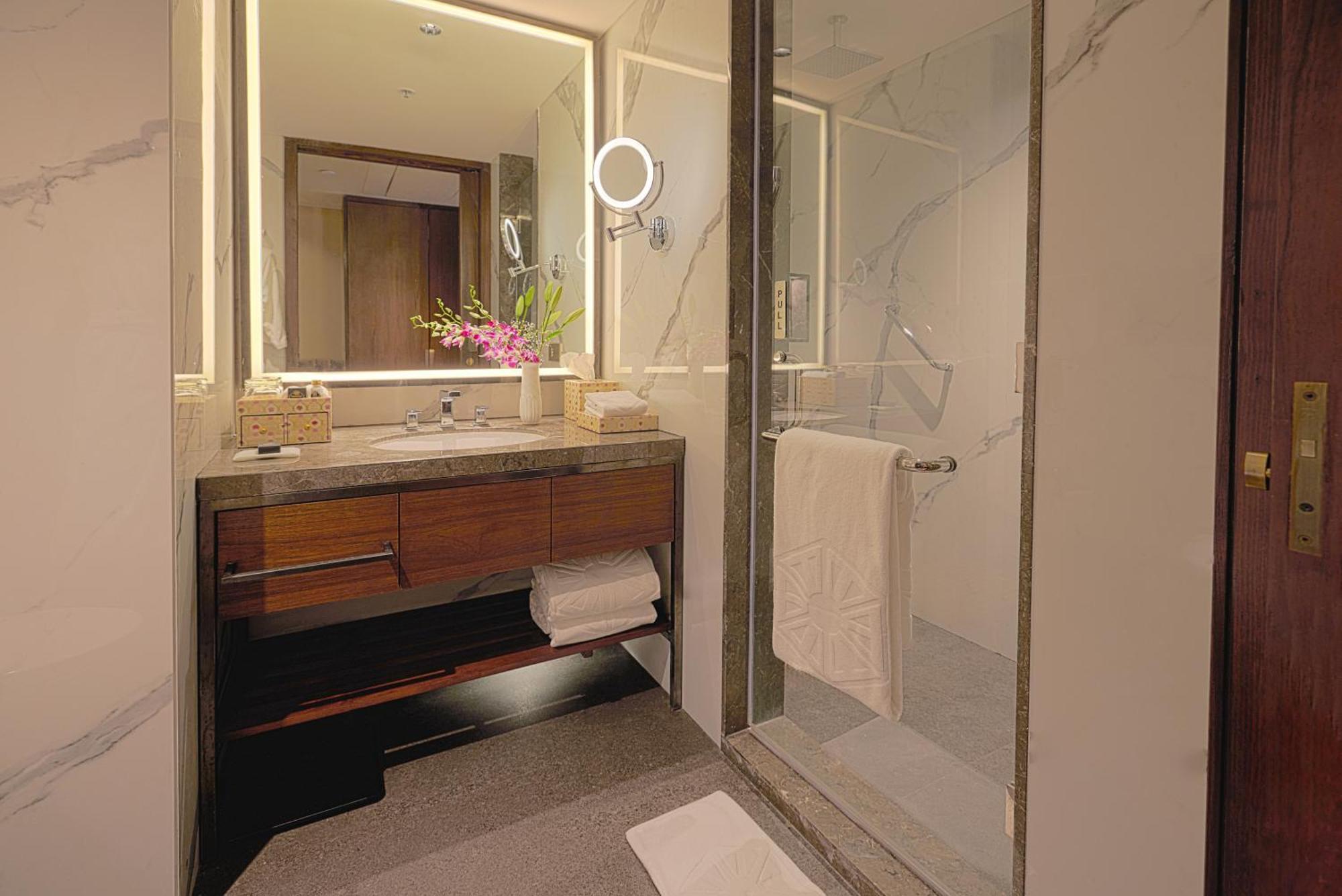 Taj Bangalore Devanahalli Ngoại thất bức ảnh Bathroom