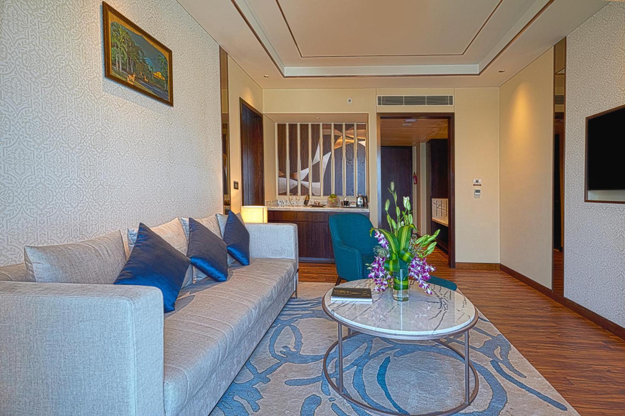 Taj Bangalore Devanahalli Ngoại thất bức ảnh A suite at the hotel