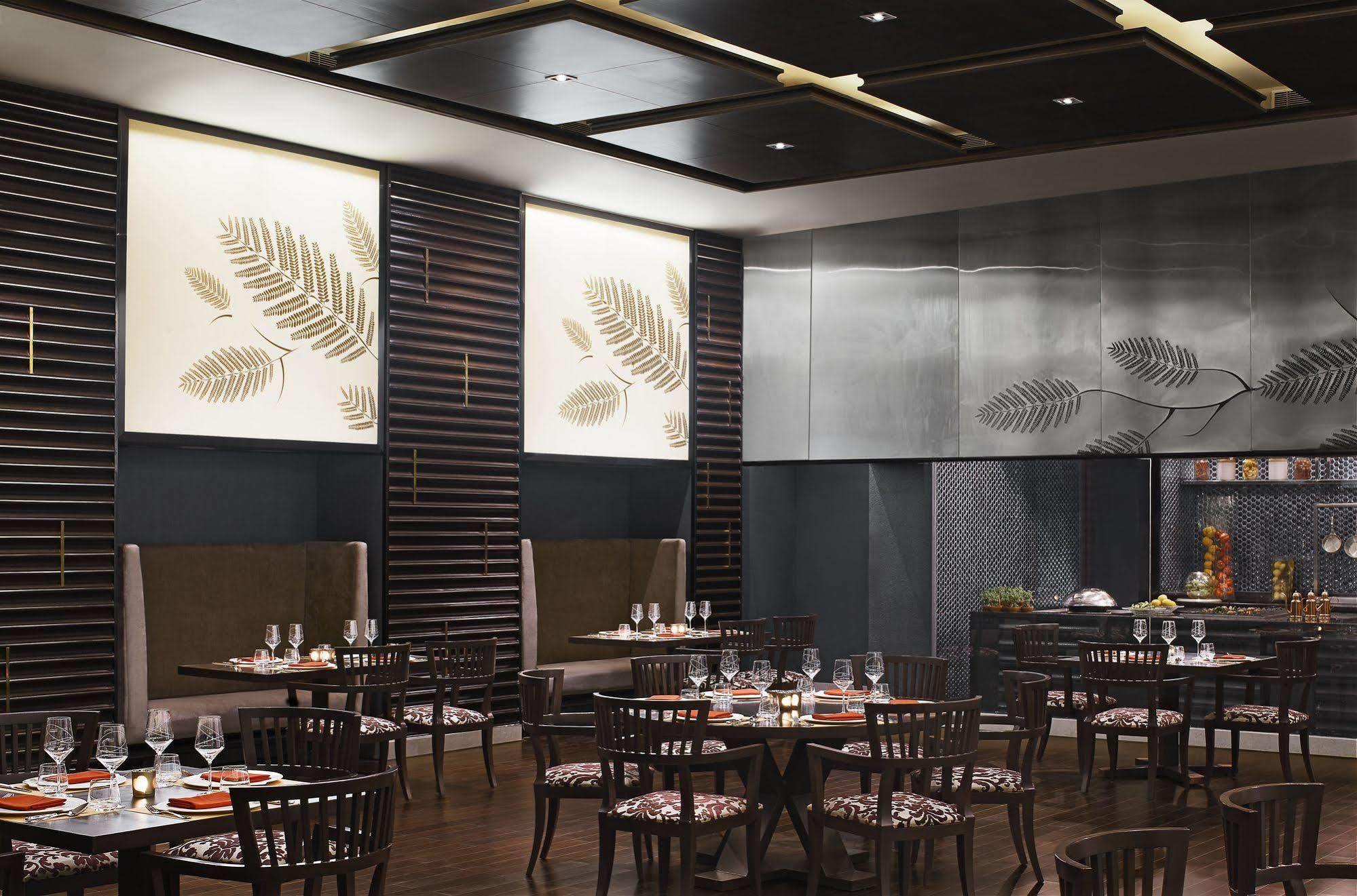 Taj Bangalore Devanahalli Ngoại thất bức ảnh Interior of a PF Chang's